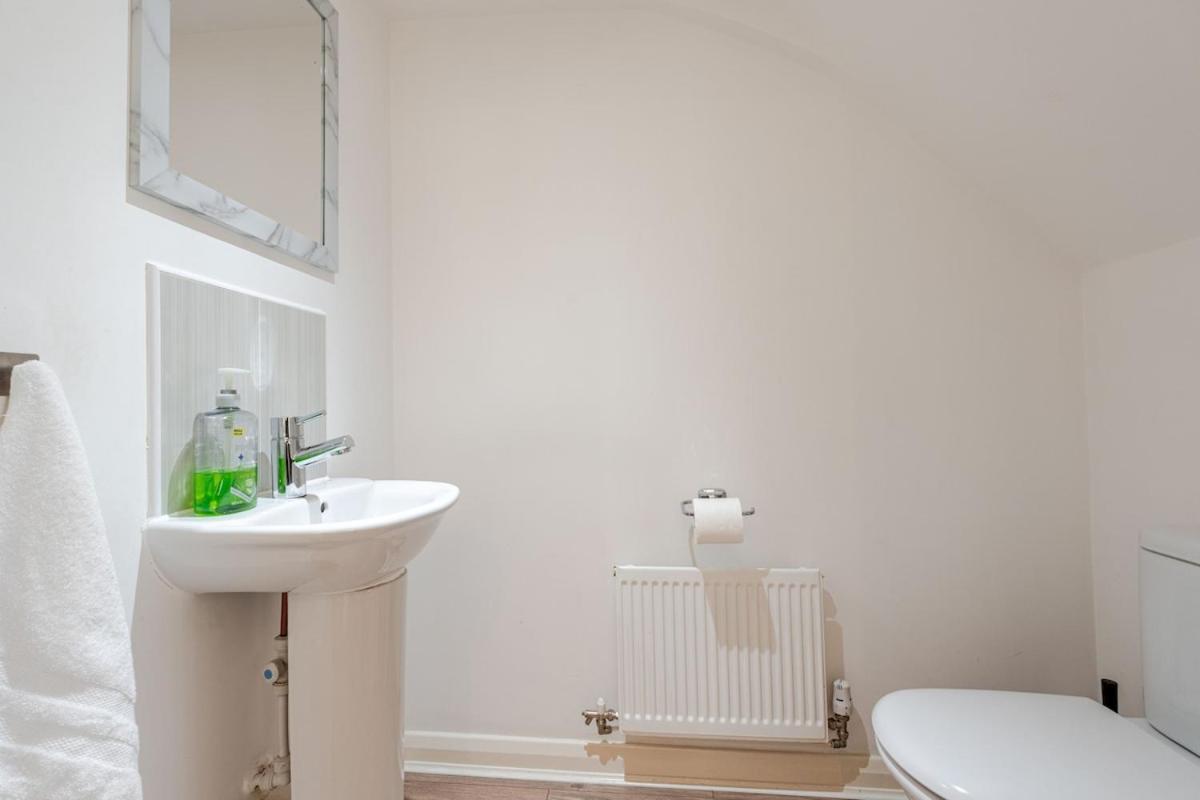 Comfortable 3-Storey House With Free Car Parking Manchester Eksteriør bilde