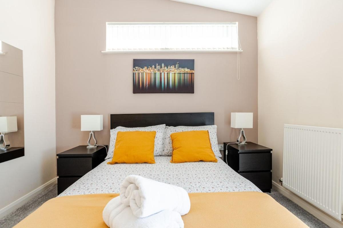 Comfortable 3-Storey House With Free Car Parking Manchester Eksteriør bilde