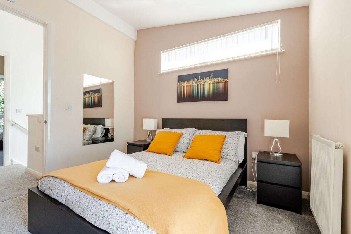 Comfortable 3-Storey House With Free Car Parking Manchester Eksteriør bilde