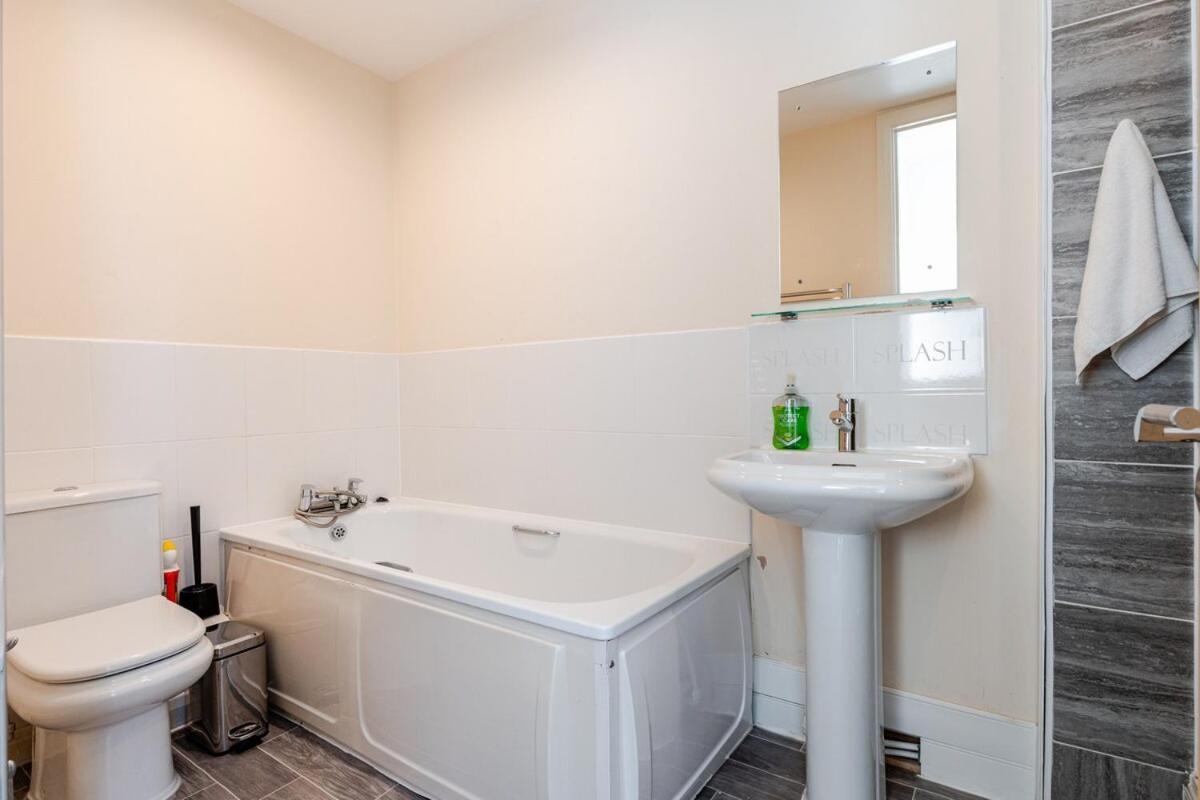 Comfortable 3-Storey House With Free Car Parking Manchester Eksteriør bilde