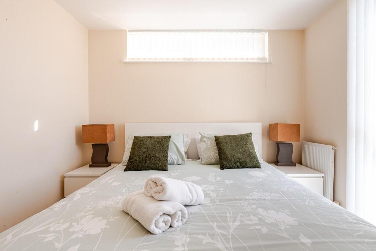 Comfortable 3-Storey House With Free Car Parking Manchester Eksteriør bilde